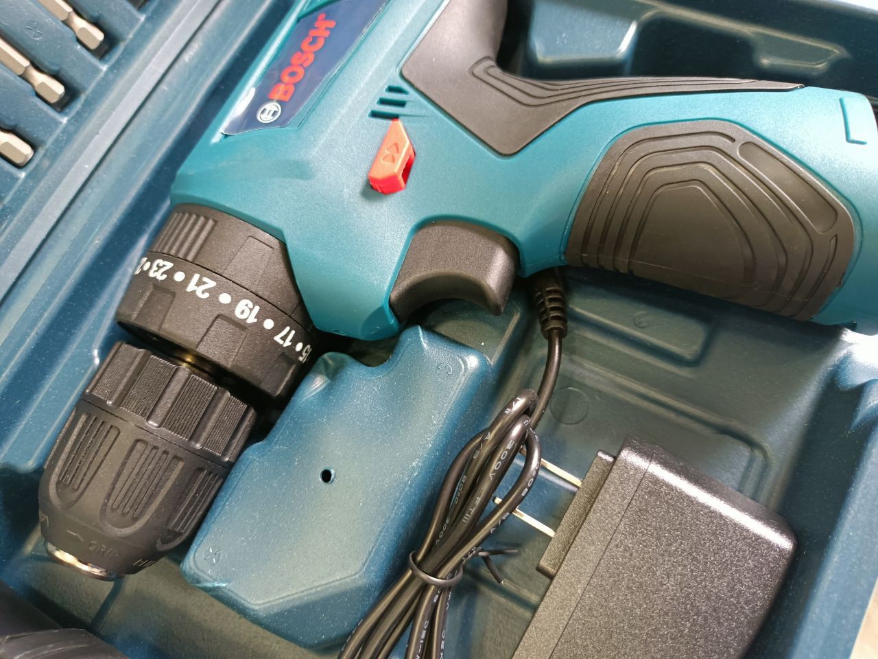 TALADRO ATORNILLADOR INALAMBRICO 18V