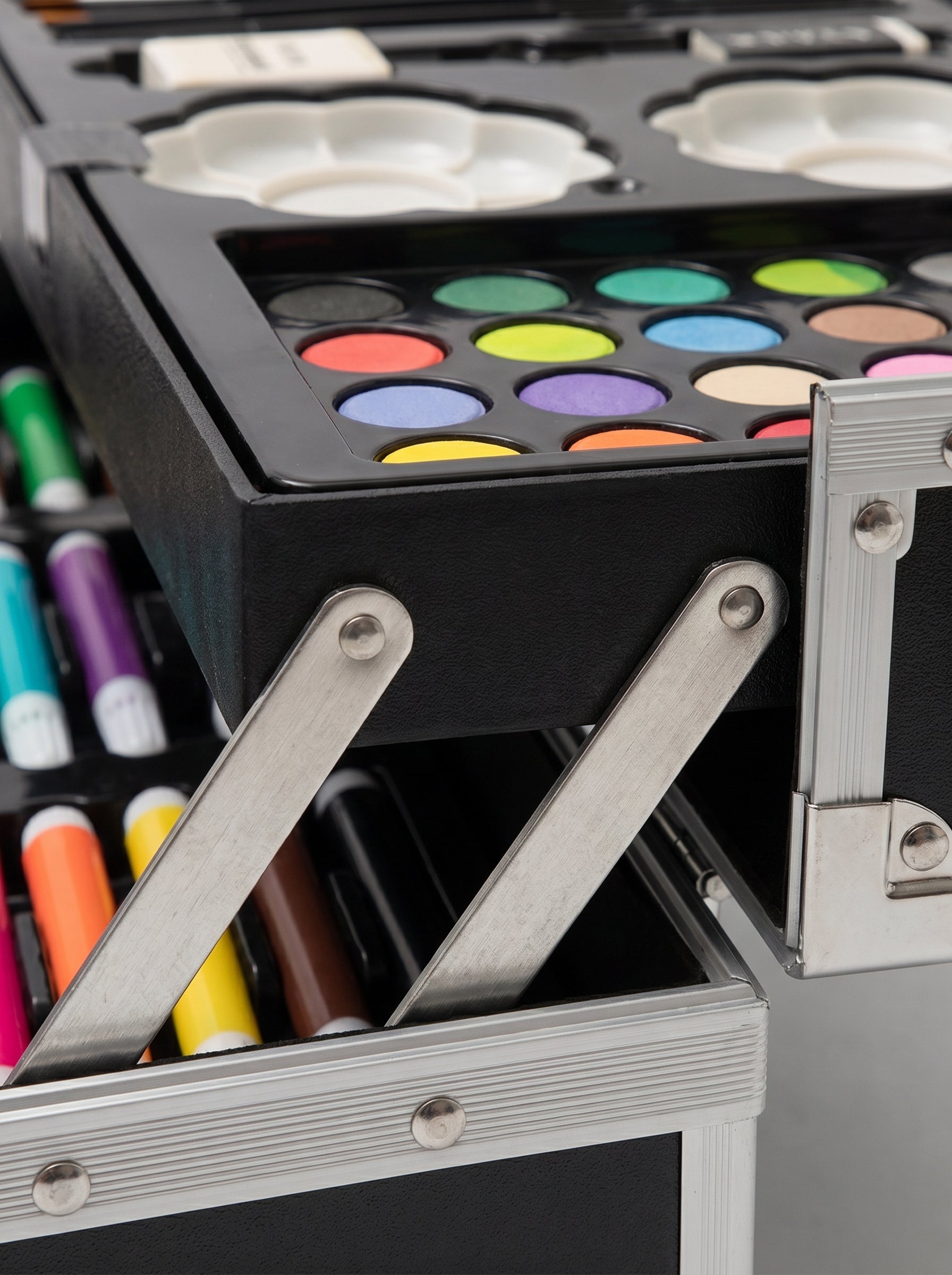 SET DE ARTE PREMIUM METAL 145 PIEZAS