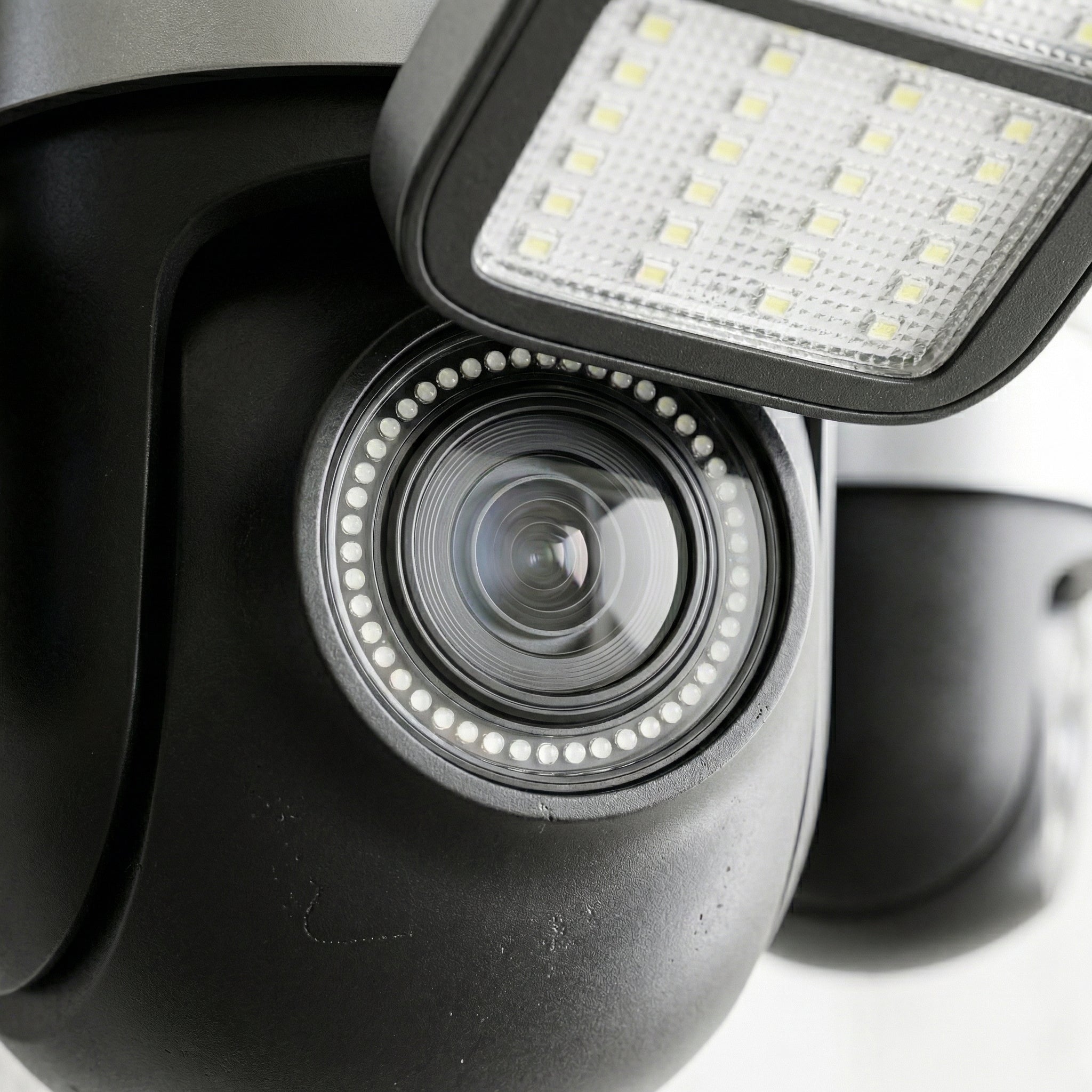 CÁMARA DE SEGURIDAD CON LÁMPARA LED Y PANEL SOLAR